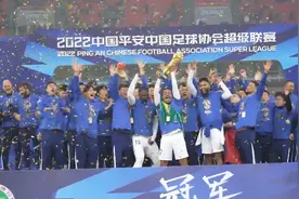 为武汉带来更多冠军！捧起火神杯，武汉三镇队许下新年心愿图片