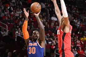 兰德尔35+12小波特准三双 尼克斯大胜火箭图片