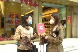 千元皮靴穿十次就破了，女子很气愤：店员说我穿法不对图片