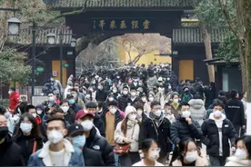 人人人人人，这是今天的杭州灵隐景区，新年祈福你在路上吗？图片