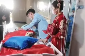 婚礼当天小两口到医院给重症父亲磕头，新郎发声图片