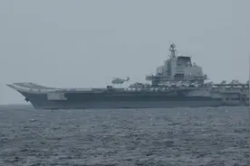 辽宁舰航母编队穿过宫古水道返回东海图片