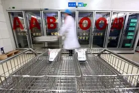 感染高峰下的“血液保卫战”：医院鼓励患者亲友去献血，有人献400毫升血可领2000元补助图片