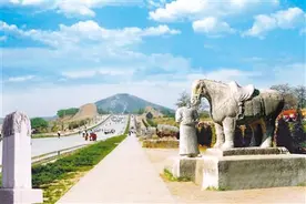 登梁山谒乾陵图片