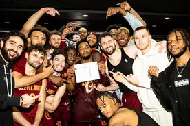 米切尔：得分是为了取胜 感谢队友的努力图片