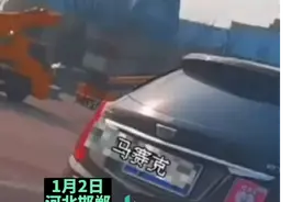 “行走的急救员”车身贴“AED”抢救标志，网友：车主大爱之人图片