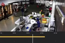 海口多名男子持械打砸超市，当地警方回应图片