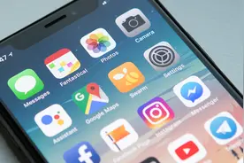 飞书、钉钉、企业微信的大模型“三国杀”图片