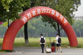 一见倾“新”！中国劳动关系学院2022级新生报到图片