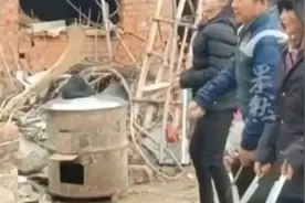 单亲爸爸带两个女儿练飞刀，“强身健体，也能养活自己”图片