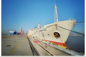 你的年货来啦！国内水果行业首艘“车厘子包船”抵沪图片