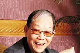 纪念｜顾嘉辉：披散头发独自行，难望再有诗图片