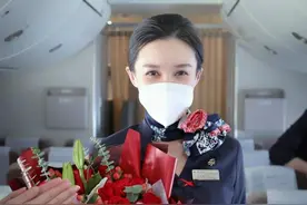 C919幕后 | 这位空姐为何一直在飞没旅客的新飞机？连公司“教导主任”也想和她一起飞？甚至老爸都转成粉丝？图片