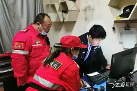 ​热心公益的村支书图片