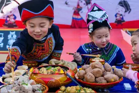 镜头下的大凉山：欢乐幸福彝族年图片