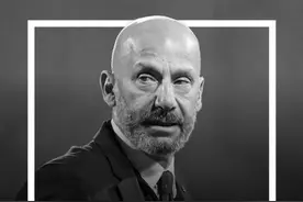 意大利足球名宿维亚利因病去世，资深球迷肯定还能记起当年这位光头神锋图片