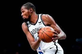 杜兰特：有些人只是喜欢看比赛，有些人是真正的球迷图片