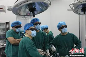 河北援疆医生采用3D腹腔镜微创技术完成全胰十二指肠切除手术图片