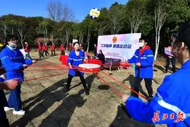 武汉快递行业开运动会，看看谁家“小哥”跑得快图片