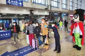 常益长高铁迎春运首秀图片