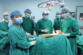 “亚洲第一中锋”哈达迪完成跟腱断裂手术，半年后或将重返赛场图片