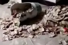 一女子私房钱发霉变黑，被调侃“洗黑钱”！来看这些奇葩的“藏钱”方式图片