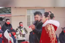 山东潍坊，儿媳改口连叫9声“爸”，公公幽默回应儿媳图片