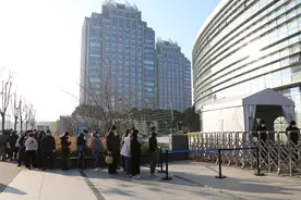 上海出入境办证窗口全量开放，设专窗办理赴港签注，紧急事由可走绿色通道图片