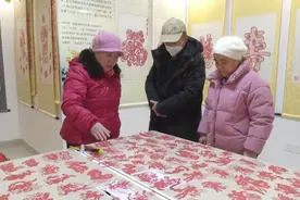 高密：姐妹花巧手剪出百只兔 “百”般模样贺新春图片