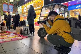 给陌生人拍照并打印赠送 鹰城小伙儿曹明军：记录美好手留余香图片
