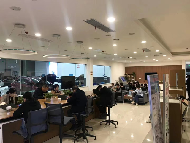 2023新开场丨4S店“走进来”也“走出去”