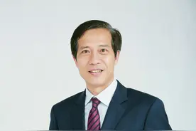 他是不穿警服的“经济警察”，精于专业曾贡献70余个“金点子”图片