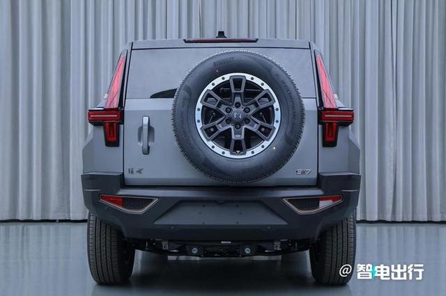 比亚迪仰望U8有压力了！国产“悍马”曝光，外形无可挑剔