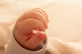 多地发放数万元育儿补贴：能否释放生育潜能，除了发钱还应做什么图片