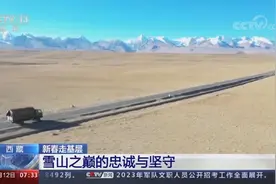 边防战士抱女儿 女儿却哭了图片