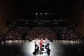 梁海源、小鹿专场点燃笑果收麦秀，50余场演出在全国6个城市举行图片