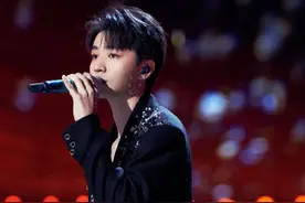 23岁王俊凯恋情瓜扯出杨幂！　陷跨年假唱+恋爱脱粉传言…罕见发长文图片