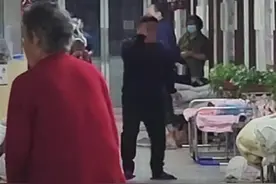 中年男子照顾住院父亲情绪崩溃疯狂自扇耳光，医院：已安抚稳定图片