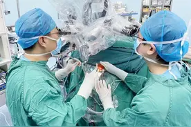 咸阳市中心医院解锁自体颅骨修补术，赞！图片