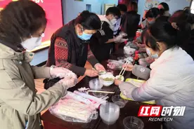 邻里共迎幸福春 兔年福气进万家图片