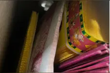女子写差评遭店家回怼“胡搅蛮缠”，当事人：收到冥币香烛快递，已报警图片