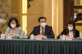 如何创造更多“绿色福利”？四川省生态环境厅厅长钟承林：“聚焦降碳减污扩绿增长协同发力”｜封面会客厅图片