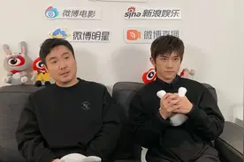 《满江红》直播聊拍摄幕后，易烊千玺“不敢下脚”踹沈腾图片