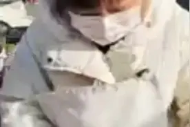 泊里大集网红“擀皮兄妹”6岁妹妹一次4个，11岁哥哥一次7个图片
