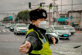 落雪如期而至 “雪警”如影随形图片