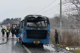 火烤油箱引火灾 安全解冻不能忘 | 冬季交通安全图片