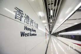 “很激动，终于回家了！”广深港高铁香港西九龙站迎首批赴深旅客图片