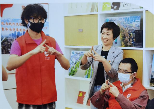 《勇者》丨“天才译者”金晓宇：十年之约，60岁完成30部译作