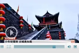 冷冷冷！荆州迎来降雪 交警暖心守护回家路图片