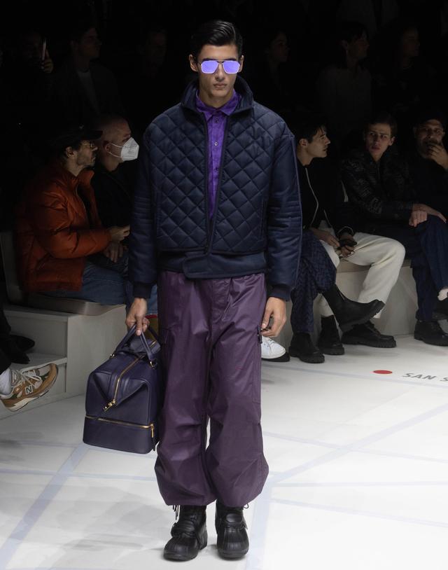 ��������ߣ�������װ�ܡ���������¡�������Ʒ��ʱװ��(2)